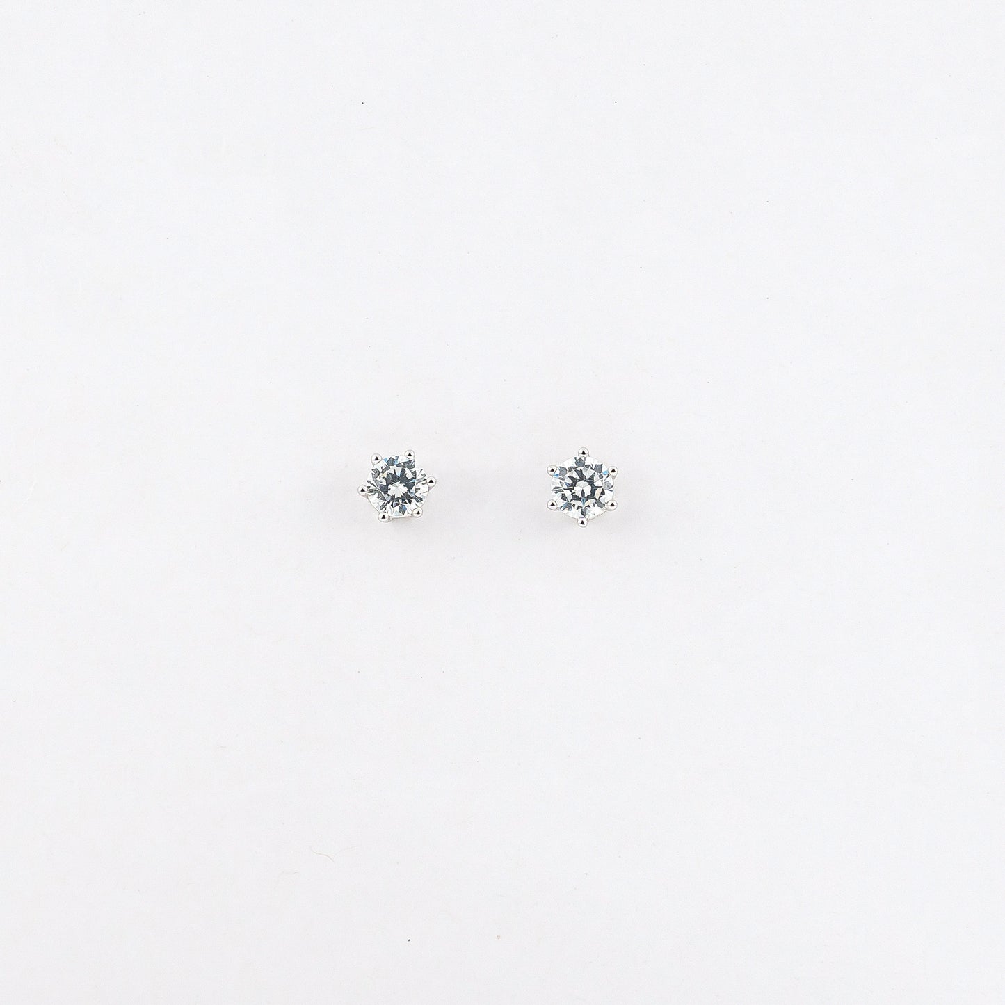 Silver Gleaming round Solitaire Earrings
