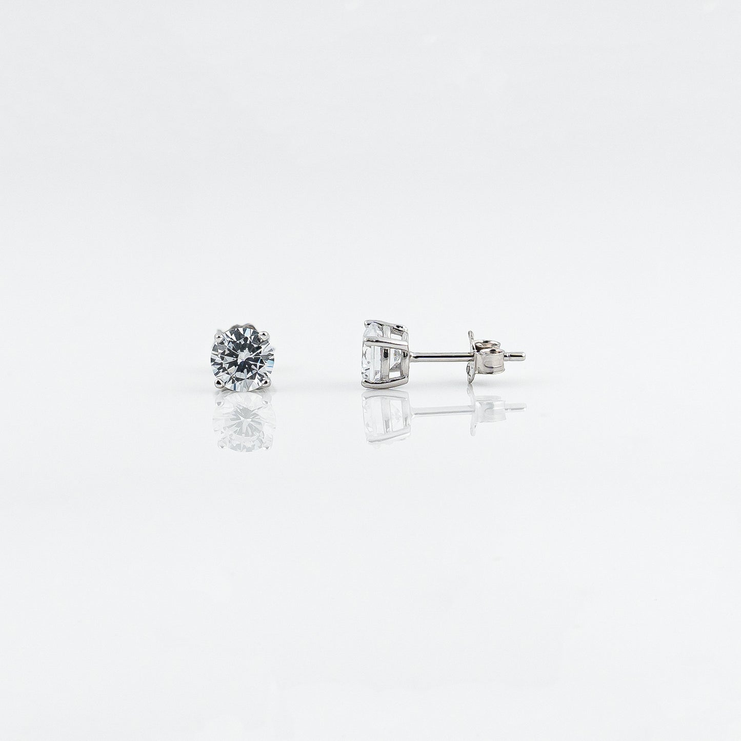 Silver Gleaming round Solitaire Earrings