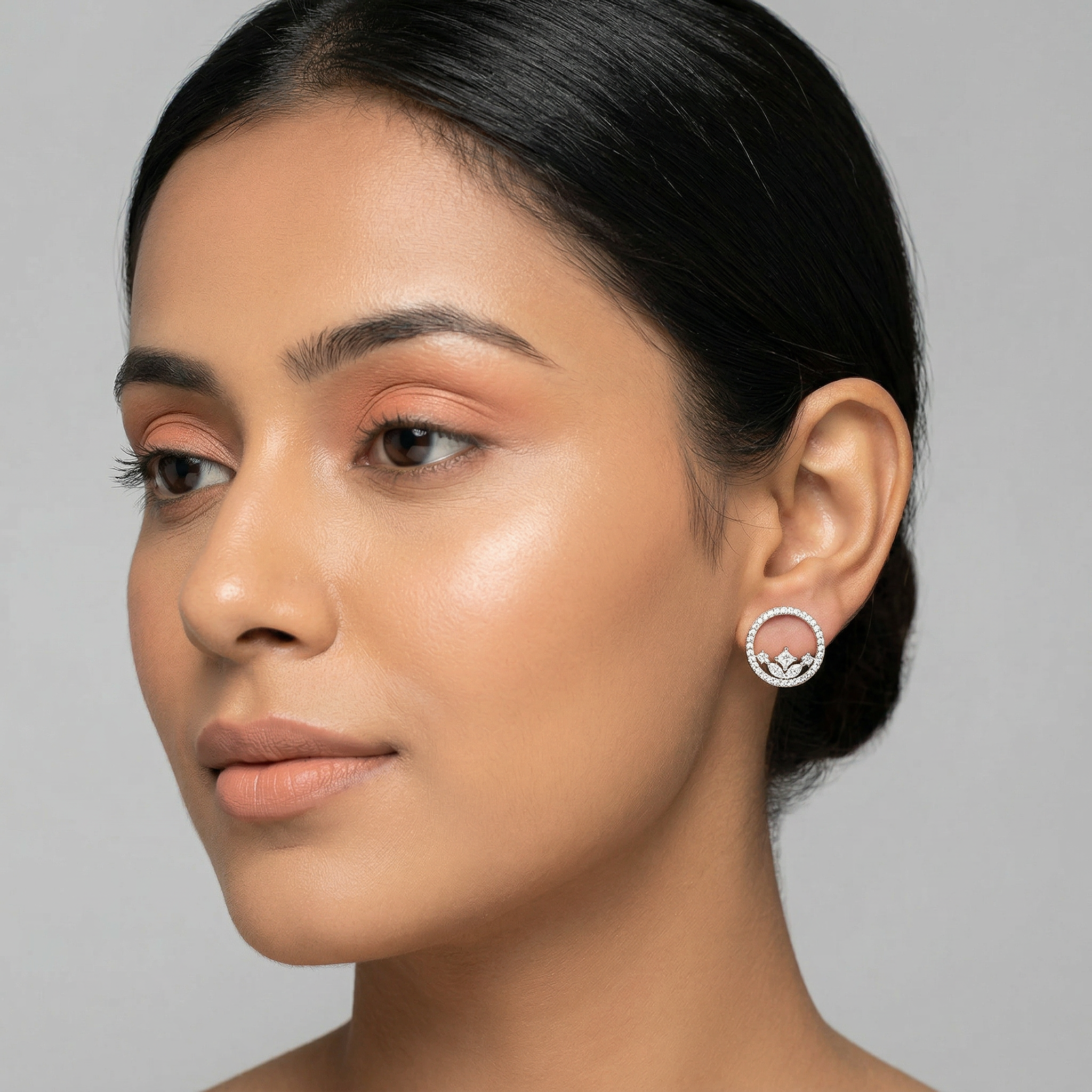 Silver delicate round earrings