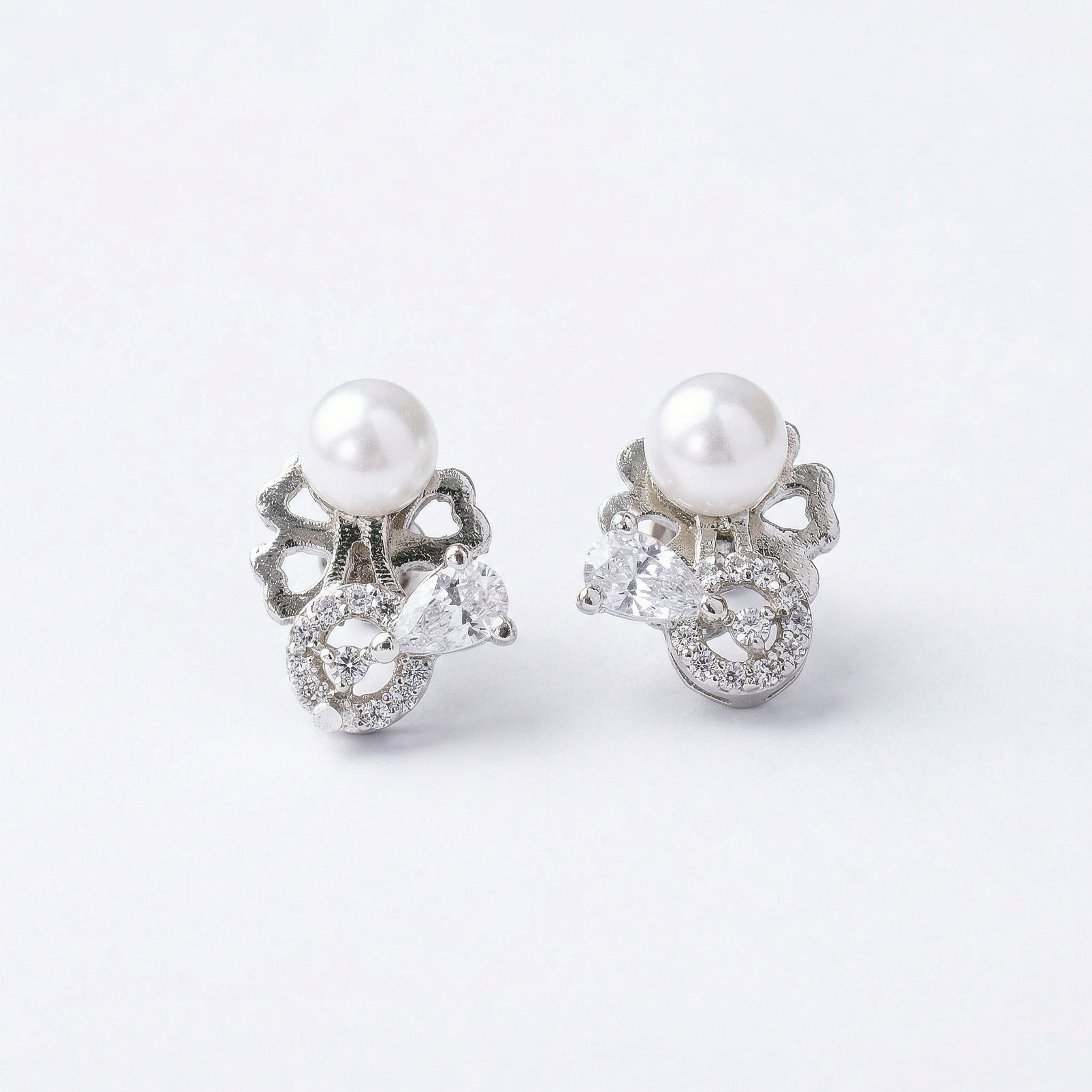 Silver delicate pearl earrings